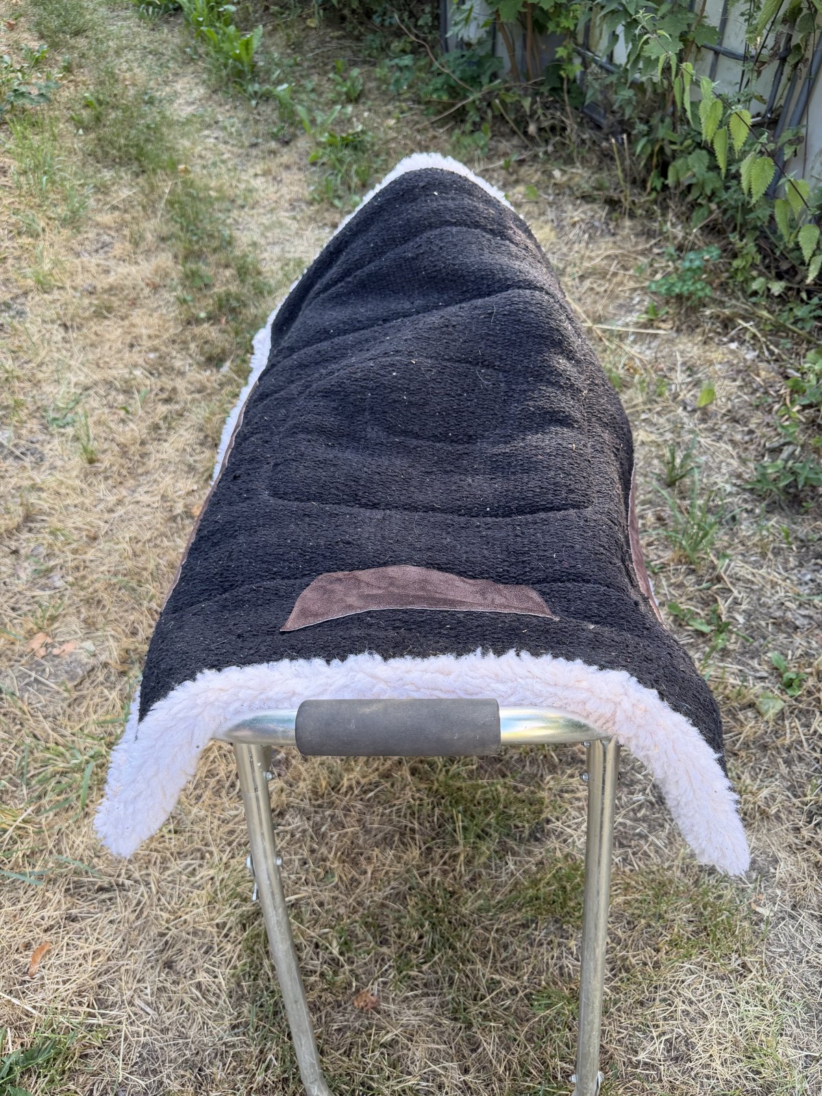 Westernpad mit Kunstfell – guter Zustand
